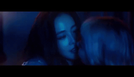 Khi Kpop làm MV về đề tài đồng tính: Nhóm nam khéo léo với chuyện tình buồn, Red Velvet - TWICE lại lộ rõ mồn một - Ảnh 20.