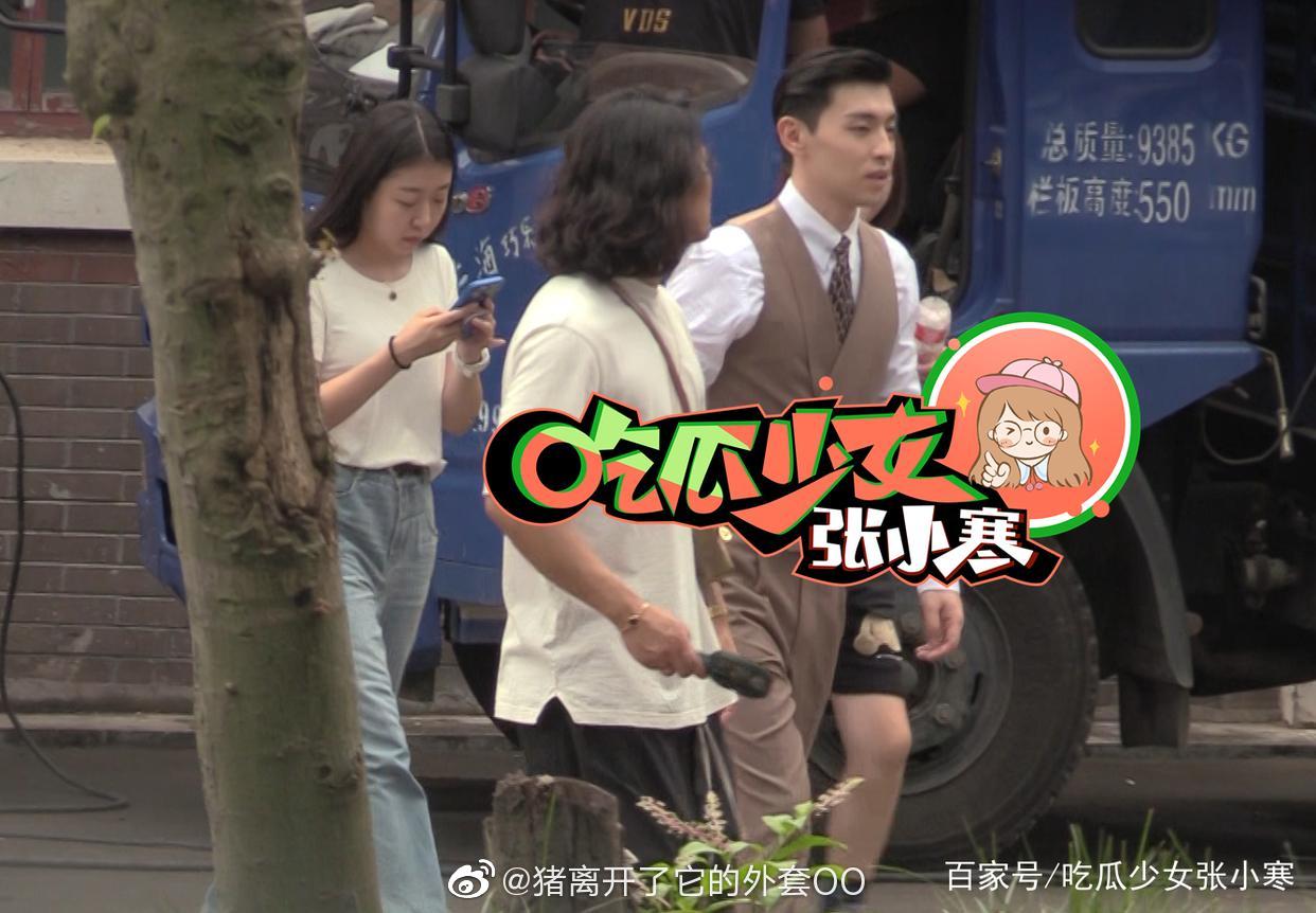 Đặng Luân tóc vuốt ngược nhìn đã thấy đểu, đàn chị Nghê Ni cười tươi như được mùa trong phim mới - Ảnh 10. Đặng Luân tóc vuốt ngược nhìn đã thấy đểu, đàn chị Nghê Ni cười tươi như được mùa trong phim mới - Ảnh 10.