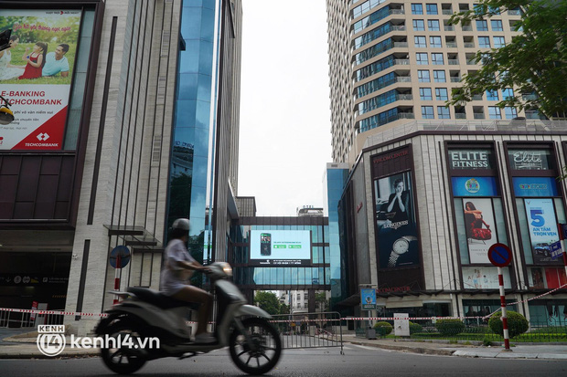 Diễn biến dịch ngày 28/7: Hà Nội phát hiện thêm 35 ca dương tính; TP.HCM có thể phải giãn cách xã hội thêm 1-2 tuần - Ảnh 1.