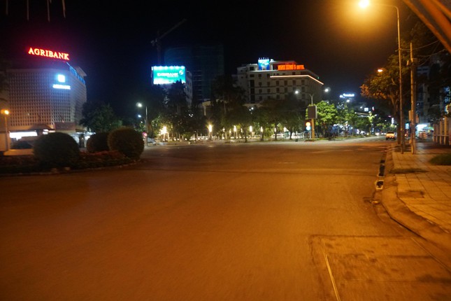 8 tỉnh miền Tây yêu cầu người dân không ra đường vào buổi tối cả đường bộ và đường sông - Ảnh 4.
