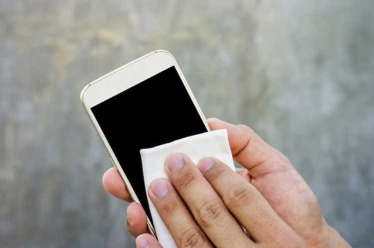 Điện thoại rất bẩn v&agrave; đ&acirc;y l&agrave; c&aacute;ch vệ sinh chuẩn chỉnh, nhanh gọn m&agrave; hiệu quả - Ảnh 5.