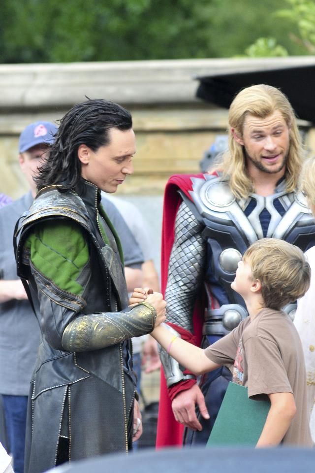 Loki luôn đối xử đặc biệt với 1 fan nhí, ai ngờ cậu bé là con ruột của Hulk: Vừa bị bố bé đánh tơi bời, sao dám không ưu ái? - Ảnh 6.