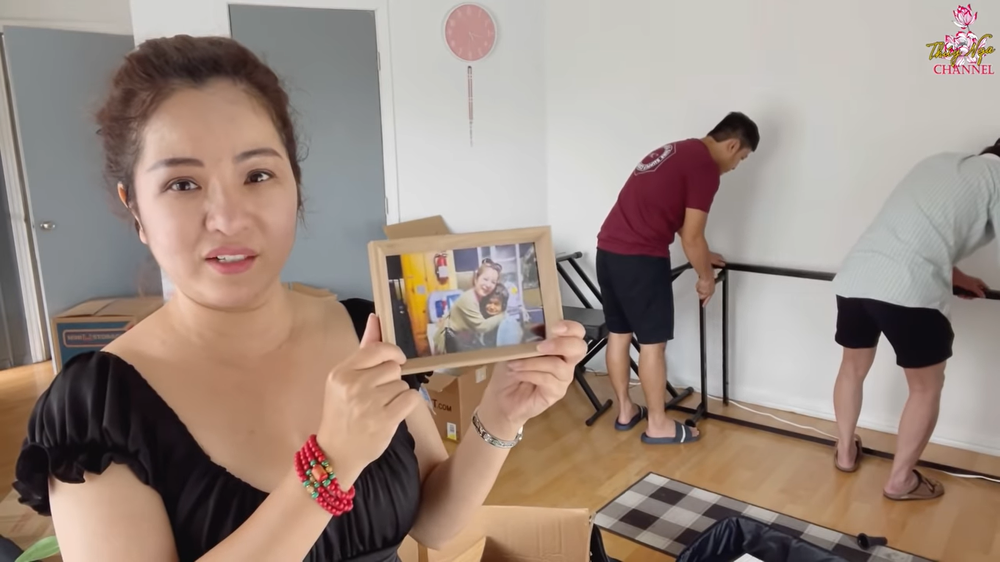 Thúy Nga quyết định dọn phòng Kim Ngân sau loạt drama, rưng rưng nước mắt khi cầm trên tay 1 kỷ vật của 2 chị em - Ảnh 5. Thúy Nga quyết định dọn phòng Kim Ngân sau loạt drama, rưng rưng nước mắt khi cầm trên tay 1 kỷ vật của 2 chị em - Ảnh 5.