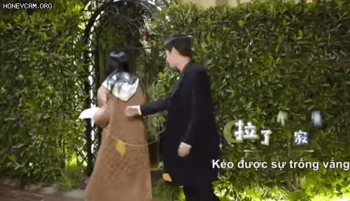 Dương Dương cực cưng chiều Nhiệt Ba trên phim trường, ánh mắt dung túng như muốn nuốt trọn chị đẹp tại chỗ - Ảnh 5. Dương Dương cực cưng chiều Nhiệt Ba trên phim trường, ánh mắt dung túng như muốn nuốt trọn chị đẹp tại chỗ - Ảnh 5.
