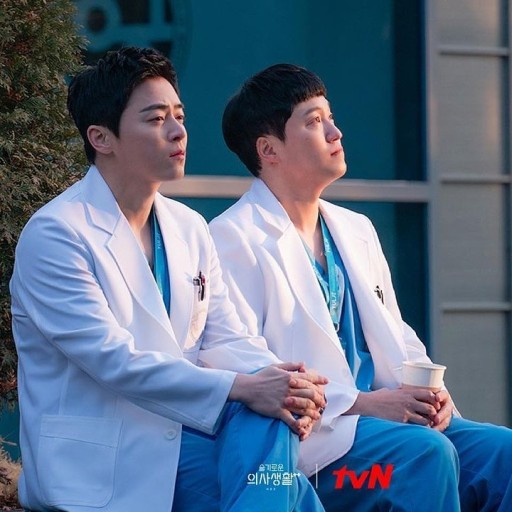 Hospital Playlist 2 có bùng binh quan hệ rối hơn cả Penthouse: Ik Jun một bước từ bạn thân thành bố vợ Jeong Won? - Ảnh 4.