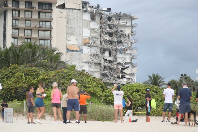 Sập chung cư ở Florida: Số người thiệt mạng tăng lên 24, phá dỡ phần còn lại của tòa nhà trước khi bão đổ bộ - Ảnh 3.