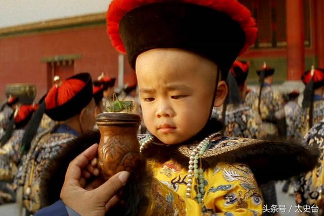  Ông lão tự xưng là con nuôi thái giám nhà Thanh, mang cây bút đi kiểm định: 4 chữ trên bút khiến chuyên gia ngỡ ngàng! - Ảnh 3.