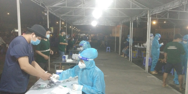 GS Nguyễn Thanh Li&ecirc;m: Dịch Covid-19 rất lạ, kh&ocirc;ng theo quy luật - Ảnh 1.