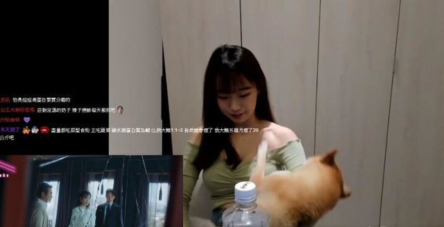 C&uacute;i người qu&aacute; thấp tr&ecirc;n s&oacute;ng, nữ streamer xinh đẹp g&acirc;y sốc khi v&ocirc; t&igrave;nh để lộ cảnh tượng 18+, vội che đậy nhưng kh&ocirc;ng kịp - Ảnh 6.
