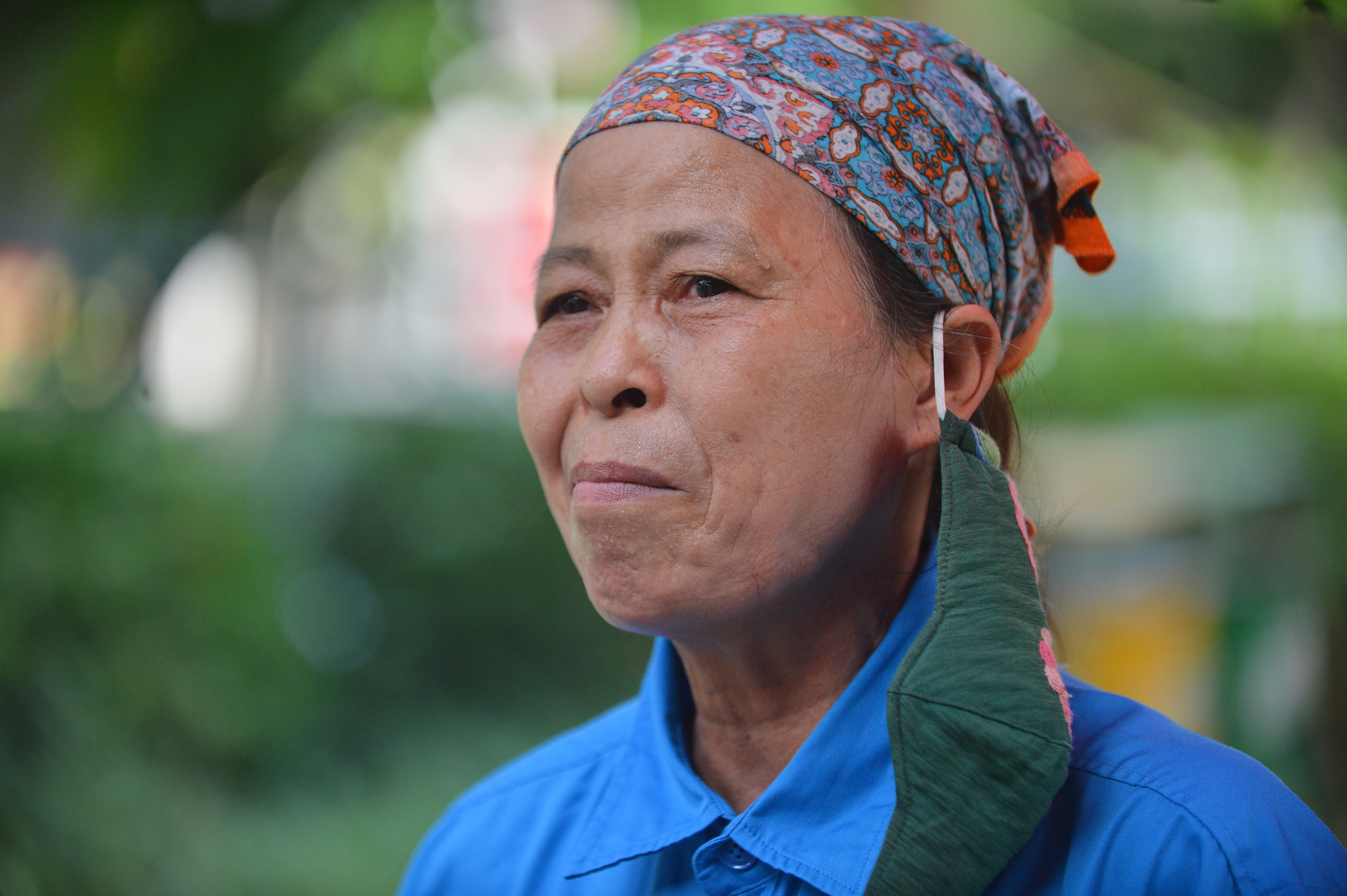 Cong nhan thu gom rac \"cu?i ra nu?c m?t\" khi du?c tr? luong: \"U u?t ...