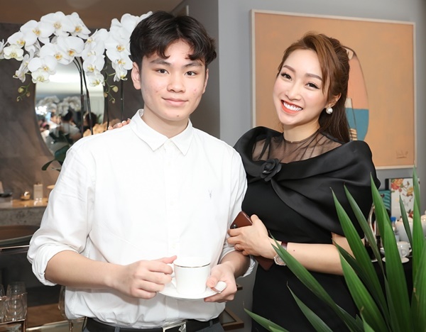 Chi Bảo khoe con trai bảnh bao trong ng&agrave;y tốt nghiệp cấp 3 tại Mỹ, tiết lộ ng&agrave;nh học g&acirc;y bất ngờ của qu&yacute; tử - Ảnh 5.