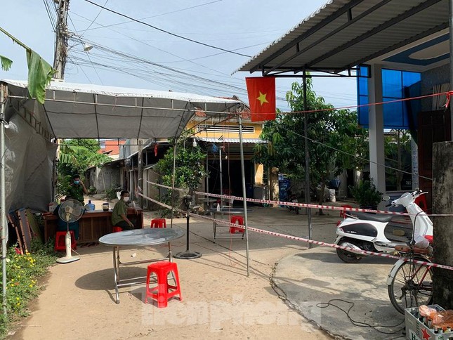 Quảng Ng&atilde;i: Gi&atilde;n c&aacute;ch x&atilde; hội to&agrave;n tỉnh, ri&ecirc;ng 5 huyện thực hiện Chỉ thị 16 - Ảnh 2.