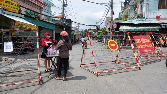 Bộ trưởng Bộ Y tế: Phòng chống dịch tại TP.HCM quyết định thành công chống dịch của cả nước - Ảnh 1.