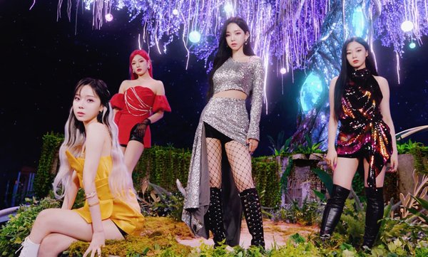 Không cần đến BLACKPINK nữa rồi, một mình Rosé tự tin chặt đẹp TWICE, ITZY, aespa, trở thành nữ idol đỉnh nhất Kpop - Ảnh 4.