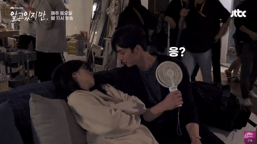Song Kang - Han So Hee ngọt xỉu ở hậu trường Nevertheless, netizen bấn loạn y&ecirc;u nhau đi, cưới lu&ocirc;n cũng được! - Ảnh 6.