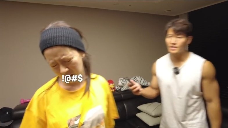 Vlog tại nhà Kim Jong Kook gây náo loạn MXH: Cãi yêu với Song Ji Hyo như vợ chồng, bóc phốt nhau trước hàng nghìn khán giả - Ảnh 7. Vlog tại nhà Kim Jong Kook gây náo loạn MXH: Cãi yêu với Song Ji Hyo như vợ chồng, bóc phốt nhau trước hàng nghìn khán giả - Ảnh 7.