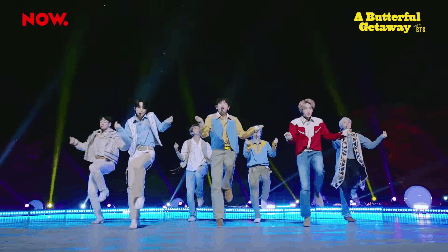 Sân khấu live đầu tiên ca khúc mới của BTS: đầu tư ngoài trời xịn xò cùng dàn vũ công hùng hậu xem mà đã mắt - Ảnh 3.