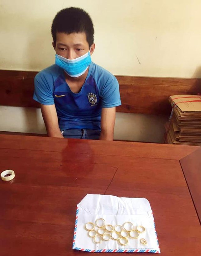 Thiếu niên 16 tuổi khoắng sạch vàng cưới của vợ chồng hàng xóm - Ảnh 1.