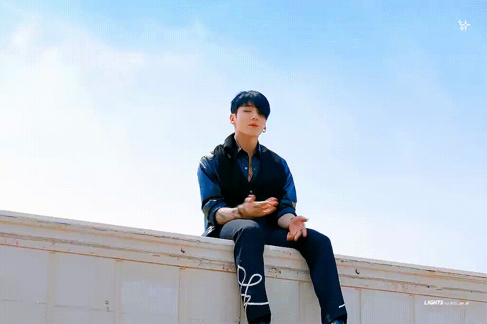 Kh&ocirc;ng chịu nổi trước visual nh&igrave;n thế n&agrave;o cũng thấy đẹp trai của Jungkook, mới h&ocirc;m trước baby h&ocirc;m sau badboy ngay được - Ảnh 4.