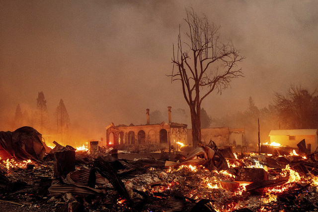 Mỹ: Người dân Greenville tuyệt vọng trong thị trấn bị cháy rừng xóa sổ - Ảnh 1.