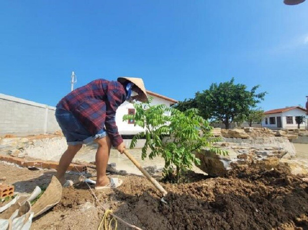 Về quê tránh dịch, Trường Giang khiến dân tình xém không nhận ra vì diện mạo khác lạ, Nhã Phương phải thốt lên 2 chữ! - Ảnh 6.