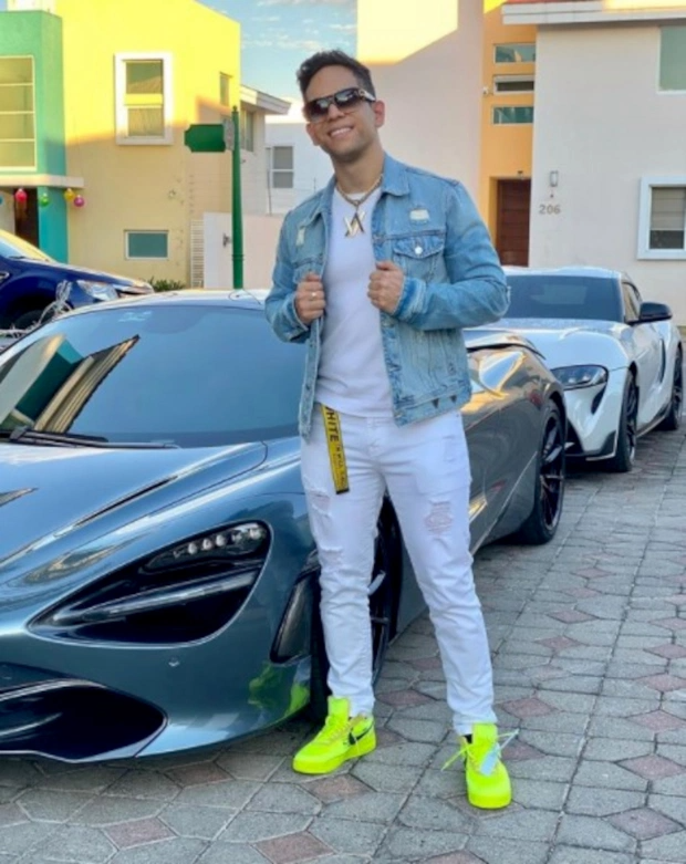 Bị cảnh sát tịch thu 4 siêu xe hơn 23 tỷ, YouTuber lên mạng kêu than, tưởng được bênh nào ngờ nhận lời giải thích khiến anh cứng họng - Ảnh 1. Bị cảnh sát tịch thu 4 siêu xe hơn 23 tỷ, YouTuber lên mạng kêu than, tưởng được bênh nào ngờ nhận lời giải thích khiến anh cứng họng - Ảnh 1.