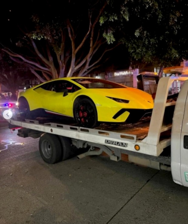 Bị cảnh sát tịch thu 4 siêu xe hơn 23 tỷ, YouTuber lên mạng kêu than, tưởng được bênh nào ngờ nhận lời giải thích khiến anh cứng họng - Ảnh 2. Bị cảnh sát tịch thu 4 siêu xe hơn 23 tỷ, YouTuber lên mạng kêu than, tưởng được bênh nào ngờ nhận lời giải thích khiến anh cứng họng - Ảnh 2.