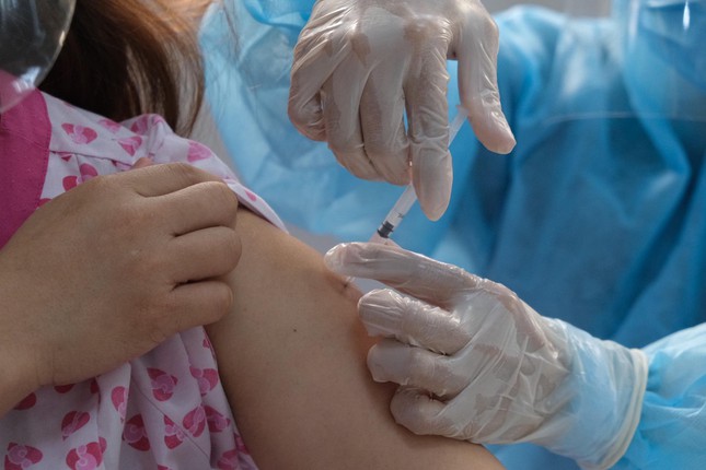 TP.HCM: 1 triệu liều vắc xin Sinopharm sẽ chích ngừa từ ngày mai - Ảnh 2.