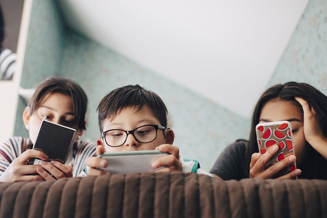 Muốn nuôi dạy con thông minh, giỏi giang, cha mẹ cần tránh 4 câu ra lệnh này khi thấy chúng thích ôm máy tính hay smartphone cả ngày - Ảnh 4.