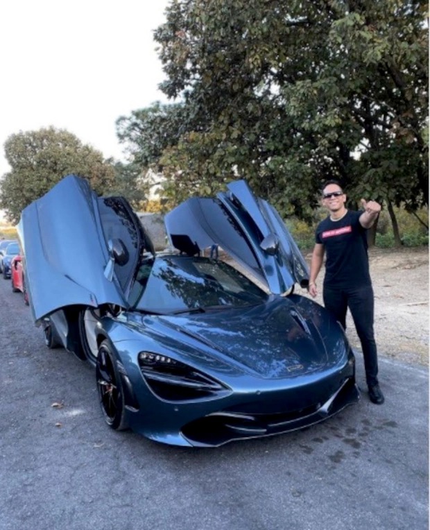 Bị cảnh sát tịch thu 4 siêu xe hơn 23 tỷ, YouTuber lên mạng kêu than, tưởng được bênh nào ngờ nhận lời giải thích khiến anh cứng họng - Ảnh 4. Bị cảnh sát tịch thu 4 siêu xe hơn 23 tỷ, YouTuber lên mạng kêu than, tưởng được bênh nào ngờ nhận lời giải thích khiến anh cứng họng - Ảnh 4.