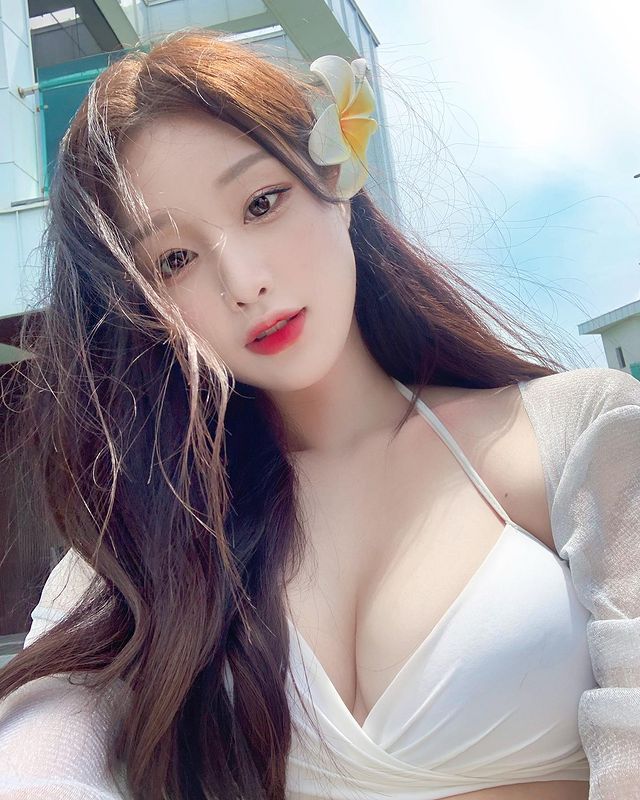 Lên sóng khoe body siêu nuột, nữ streamer triệu follow bất ngờ bị fan đặt nghi vấn đầy tế nhị - Ảnh 6.