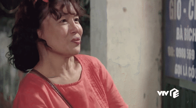Bà Bích (Hương Vị Tình Thân) xõa tóc, đeo nơ, má hồng nũng nịu ông Sinh làm netizen cười xỉu ngang: Xin thiếu nữ hãy giữ tự trọng! - Ảnh 3.