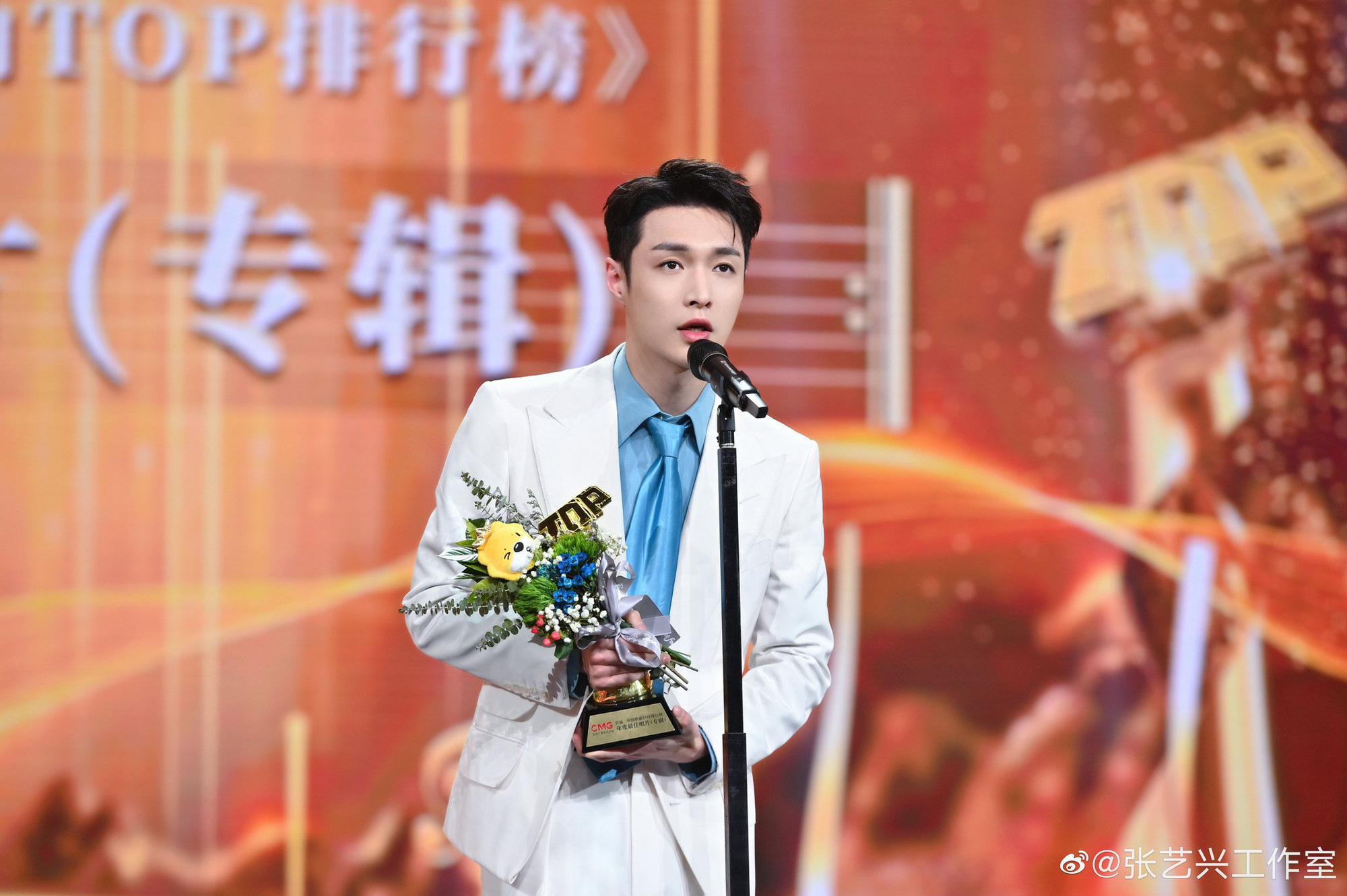 Trương Nghệ Hưng và hành trình vượt Vũ Môn: Từ thành viên Trung Quốc cuối cùng bám trụ EXO đến Chủ tịch công ty ở tuổi 30 - Ảnh 14. Trương Nghệ Hưng và hành trình vượt Vũ Môn: Từ thành viên Trung Quốc cuối cùng bám trụ EXO đến Chủ tịch công ty ở tuổi 30 - Ảnh 14.