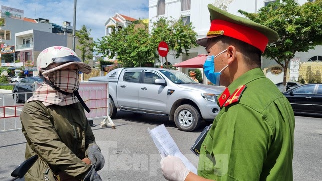 Đà Nẵng giám sát, hỗ trợ thực phẩm để người dân ở yên trong nhà 7 ngày ra sao? - Ảnh 1.