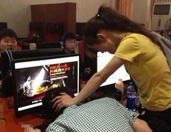 Đập hơn 300 triệu để bá đạo server, nam game thủ khóc ròng khi bị vợ gank, xóa luôn cả nhân vật cho đỡ ảo tưởng - Ảnh 1.