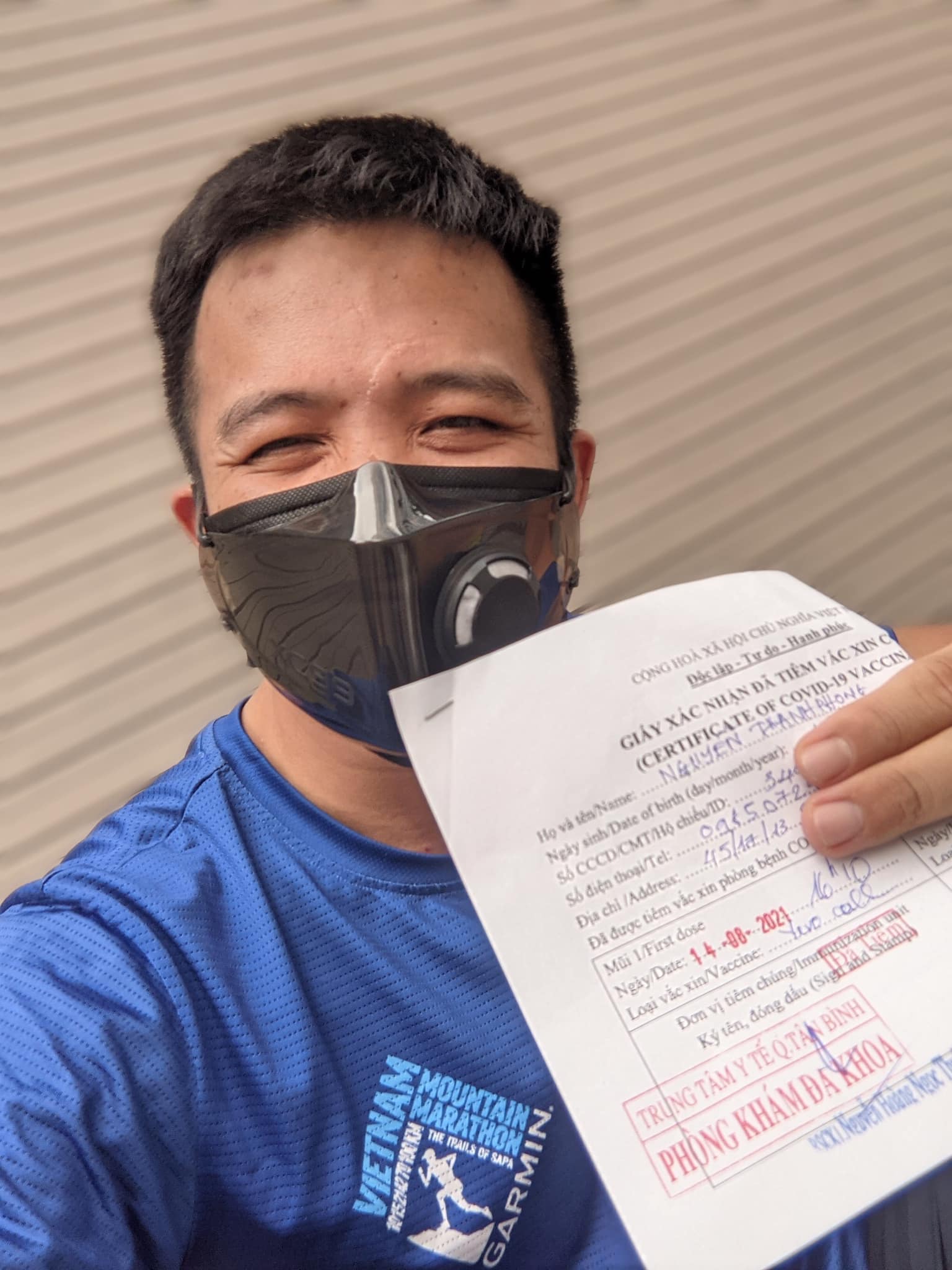 Nhi?u b?n tr? TP.HCM hao h?ng tiem vaccine Sinopharm