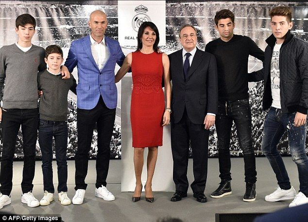 Con trai huyền thoại Zidane báo hại đội nhà với sai lầm kép ngớ ngẩn - Ảnh 3.