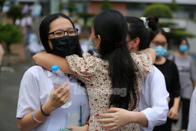 Kết quả thi tốt nghiệp THPT đợt 2: Ngữ Văn là môn duy nhất trắng điểm 10 - Ảnh 1.