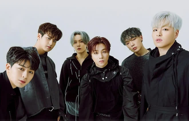 Boygroup đ&agrave;n anh BLACKPINK bất ngờ đầu qu&acirc;n về SM sau 6 năm hoạt động c&ugrave;ng YG? - Ảnh 1.