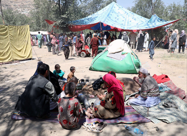 Trẻ em chịu chung số phận với cha mẹ khi Afghanistan rơi vào hỗn loạn, người đi kẻ ở đều nơm nớp lo sợ - Ảnh 13.