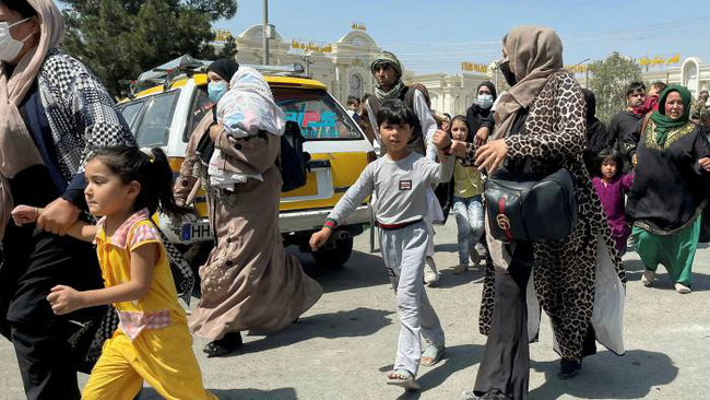 Lời tuyên bố trong vô vọng của Nữ thị trưởng ở Afghanistan: Taliban sẽ đến giết tôi và những người như tôi - Ảnh 3.