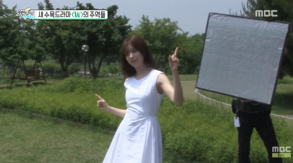 Loạt bí mật "ơi là trời" ở phim Hàn: Vườn Sao Băng thực sự có phần 2, Lee Jong Suk suýt làm idol