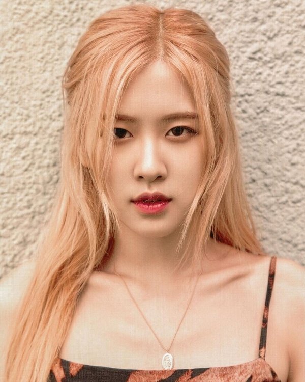 Rosé (Blackpink) Vừa Tậu Ốp Lưng Mới Giá Rẻ Bèo, Vậy Mà Nhìn Tổng Thể Mới  Biết Lầm To!