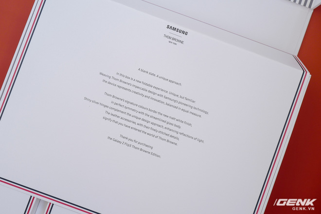 Mở hộp Galaxy Z Flip3 Thom Browne Edition: Bộ sưu tập chanh sả dành cho người sành điệu, giá chỉ sương sương 57 triệu - Ảnh 2.