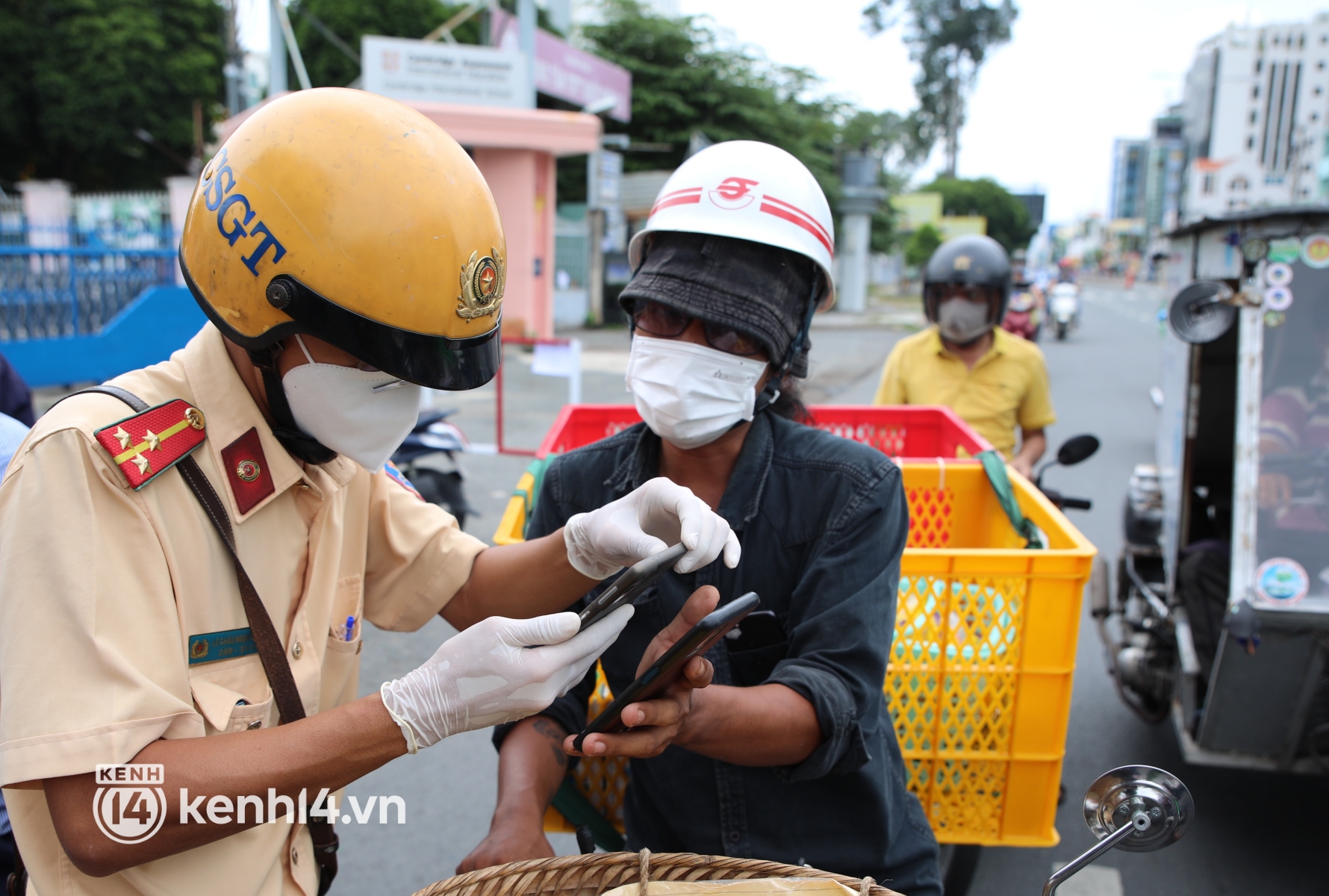 Hỏi khó mùa dịch: Dãn cách hay giãn cách, di biến động dân cư, thu dung hiểu chính xác là gì? - Ảnh 4. Hỏi khó mùa dịch: Dãn cách hay giãn cách, di biến động dân cư, thu dung hiểu chính xác là gì? - Ảnh 4.
