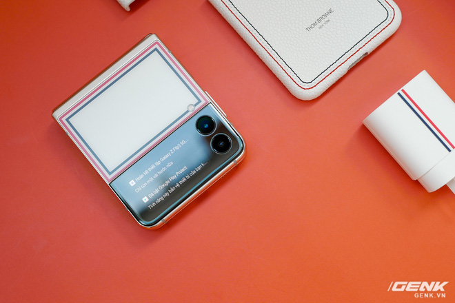 Mở hộp Galaxy Z Flip3 Thom Browne Edition: Bộ sưu tập chanh sả dành cho người sành điệu, giá chỉ sương sương 57 triệu - Ảnh 11.