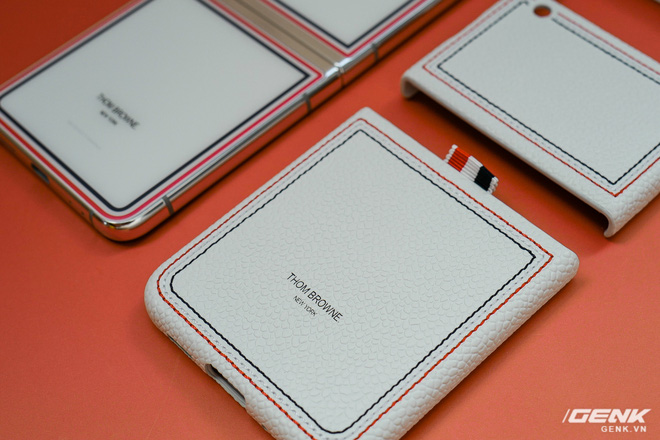 Mở hộp Galaxy Z Flip3 Thom Browne Edition: Bộ sưu tập chanh sả dành cho người sành điệu, giá chỉ sương sương 57 triệu - Ảnh 9.
