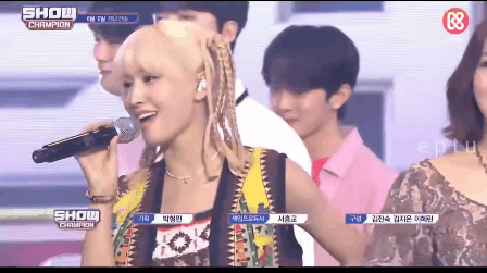 Momo (TWICE) và những lần hát live đi vào lòng đất: Nốt cao nốt thấp rơi rớt độp độp, đến hát tiếng Nhật cũng bị chê - Ảnh 3.