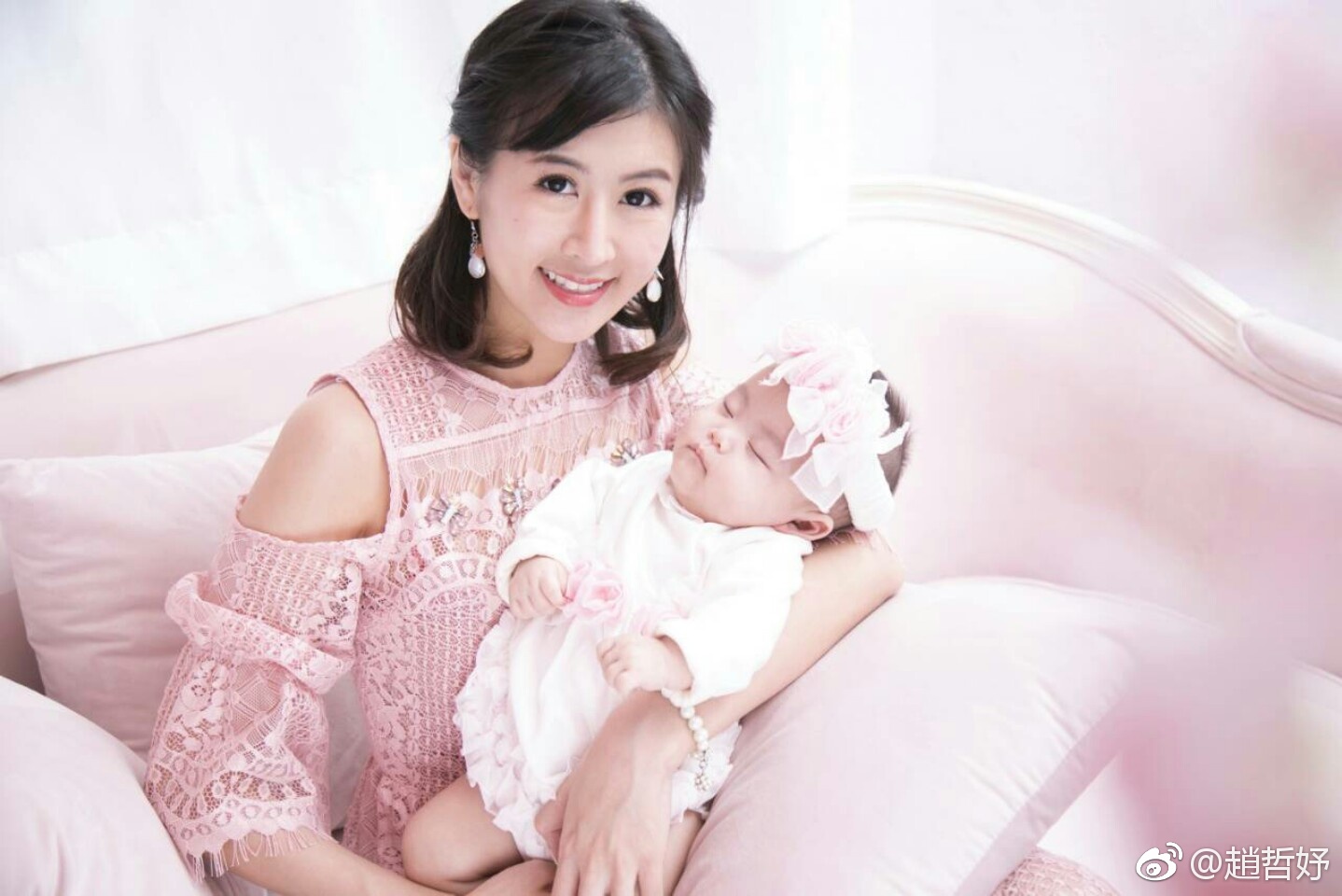 Á hậu mồi chài đại gia, phải bán đồ hiệu vì túng quẫn và cuộc sống làm mẹ đơn thân bên con gái điếc bẩm sinh - Ảnh 2. Á hậu mồi chài đại gia, phải bán đồ hiệu vì túng quẫn và cuộc sống làm mẹ đơn thân bên con gái điếc bẩm sinh - Ảnh 2.