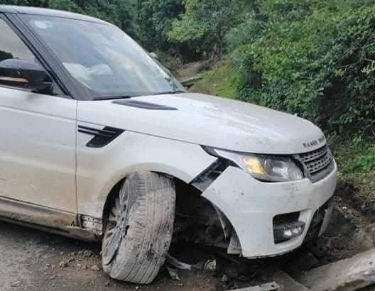 Giang hồ mạng Huấn Hoa Hồng lái xe Range Rover gặp nạn ở Yên Bái - Ảnh 3.
